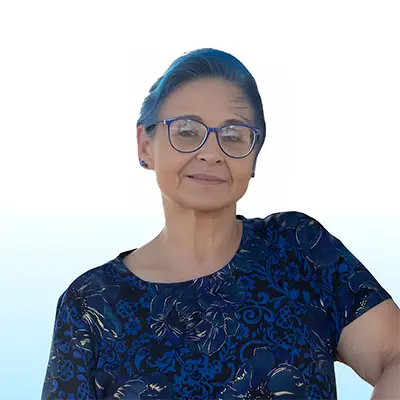 Headshot of Debbie at Shorline